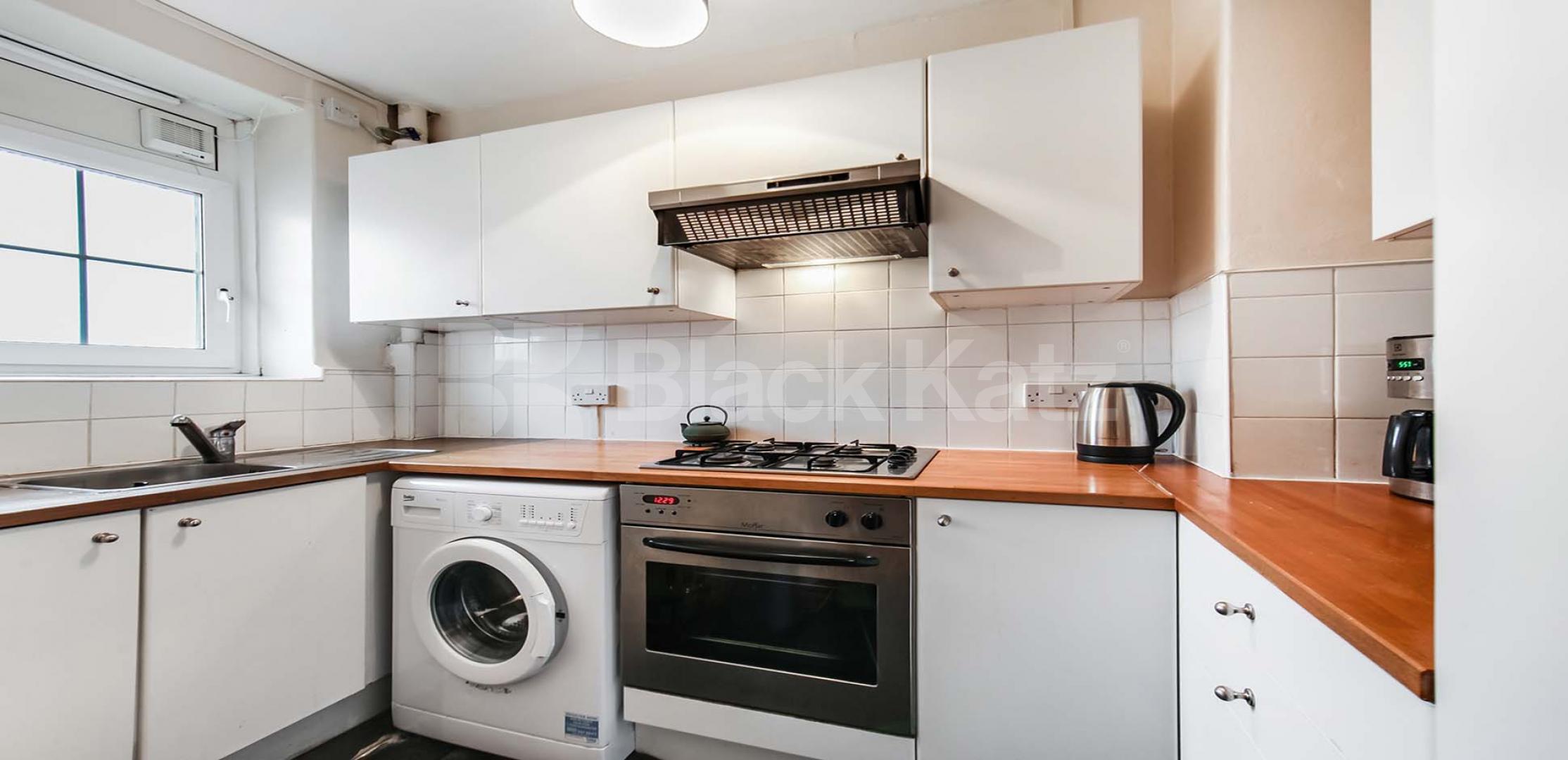 Bright and airy top floor apartment Tiverton Street , London Bridge